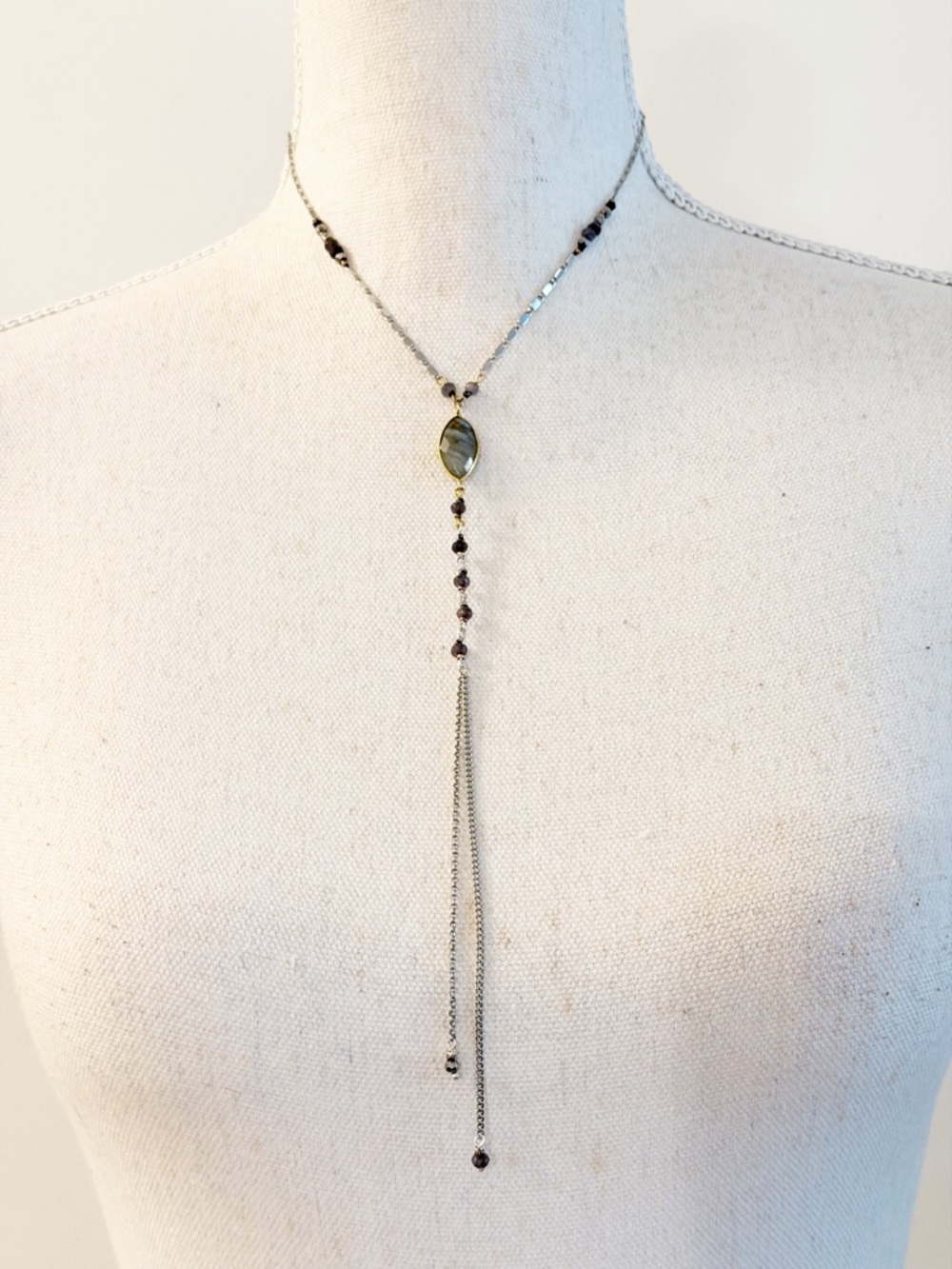 NAKAMOL Delicate Silver Tone Long Lariat Necklace w/ Gray Stone & Jeweled Accent